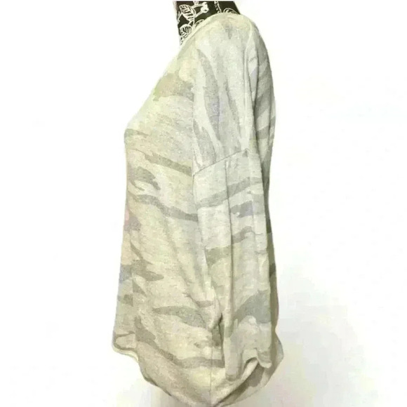 Philosophy Women's V-Neck Gray Camo Print Size Small - Picture 2 of 5